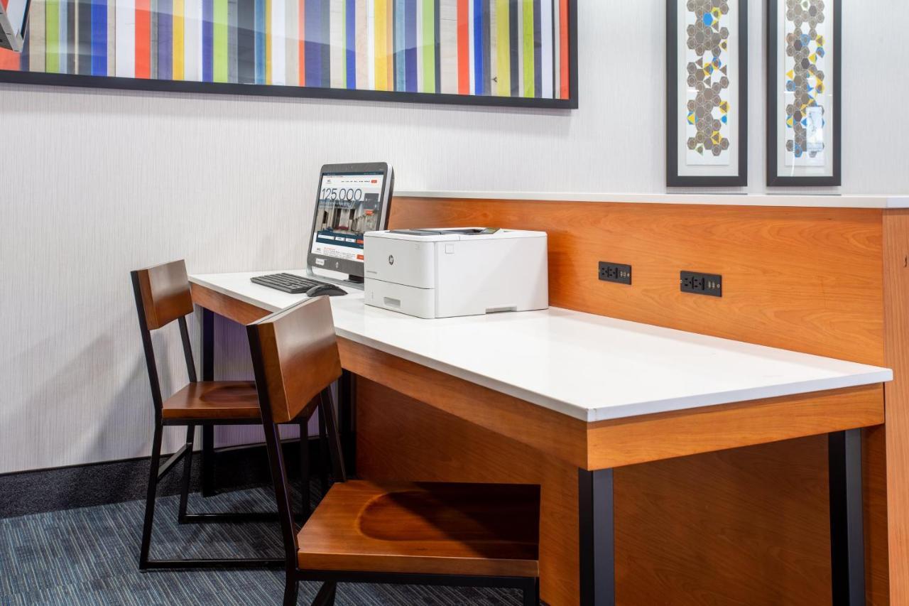 Holiday Inn Express Hotel & Suites Fort Wayne By Ihg Ellisville Bagian luar foto