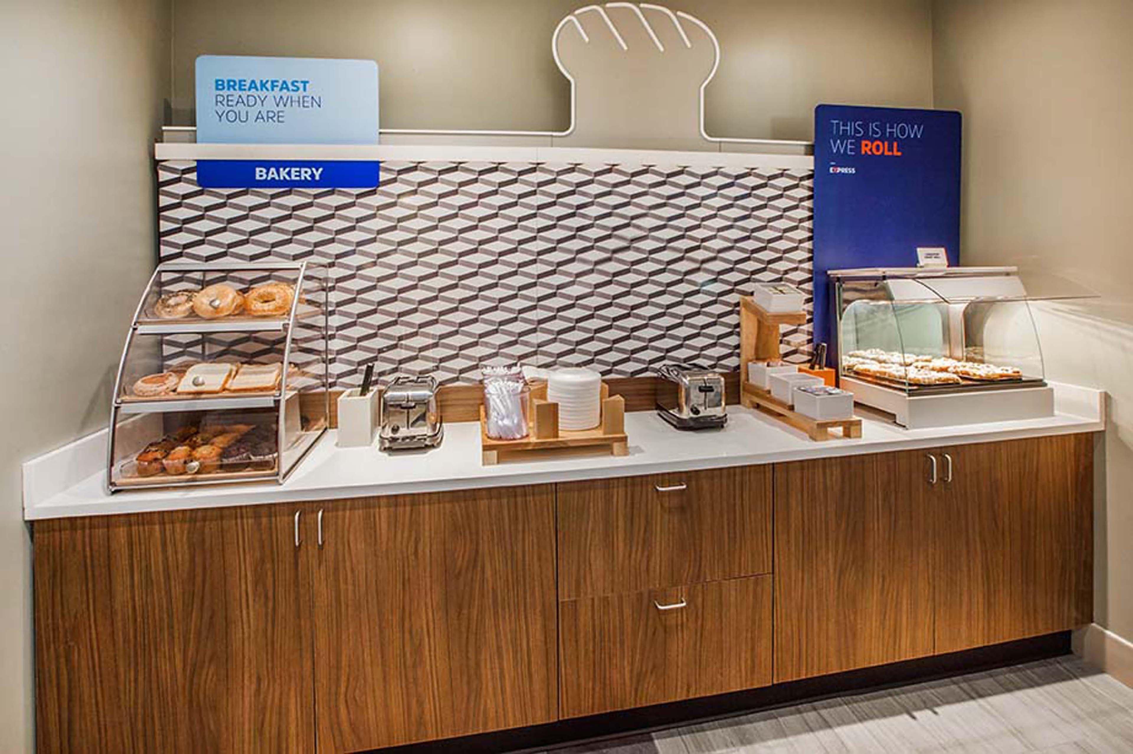 Holiday Inn Express Hotel & Suites Fort Wayne By Ihg Ellisville Bagian luar foto