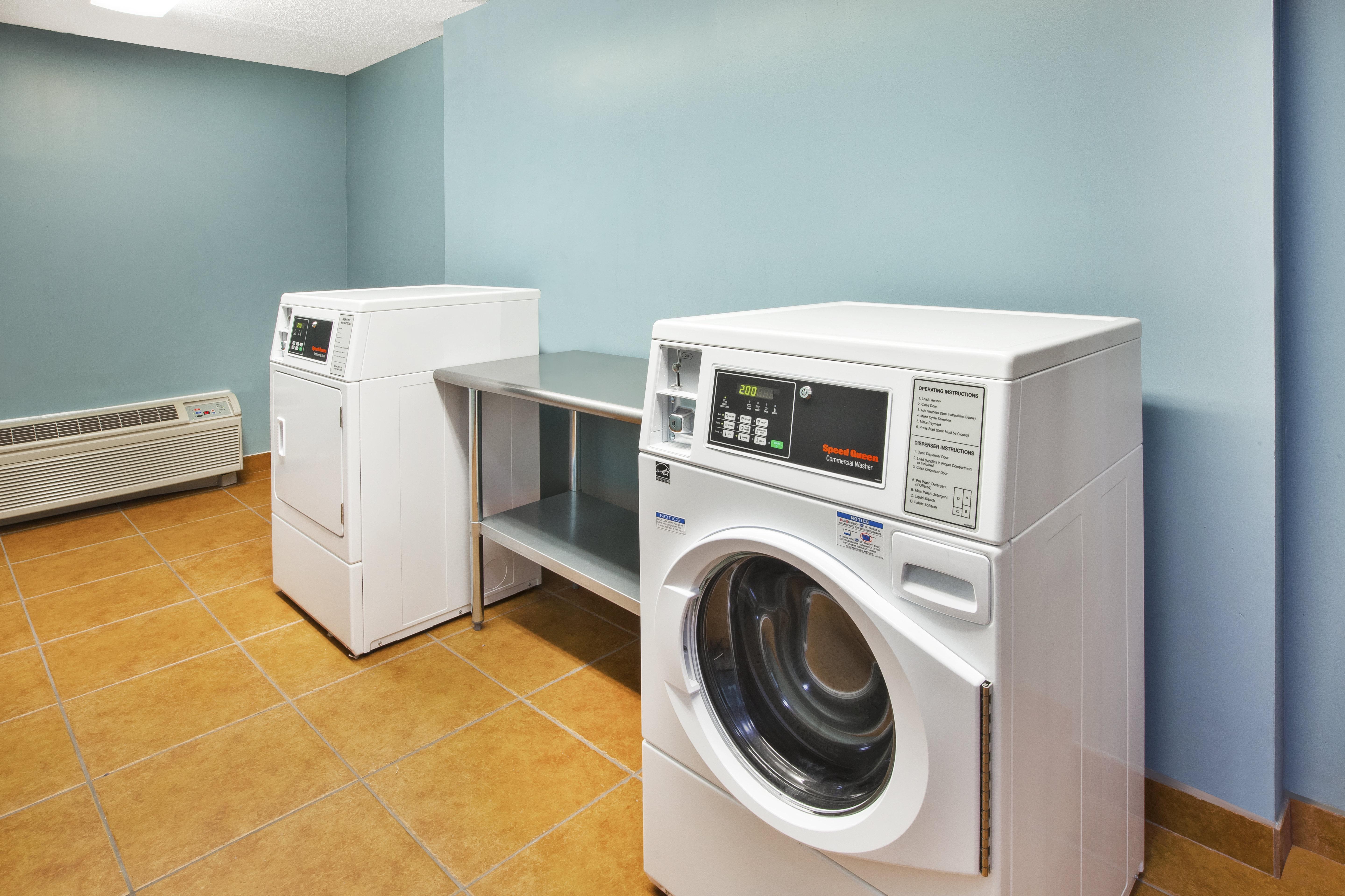 Holiday Inn Express Hotel & Suites Fort Wayne By Ihg Ellisville Bagian luar foto